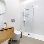 Modern & Stylish Close To The Apartment