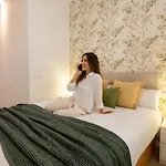 Florit Flats - The Maritim Metro Station Daire *