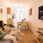 Daire Florit Flats - The Maritim Metro Station