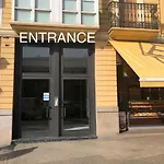 בית הארחה Flats Friends Plaza De La Reina