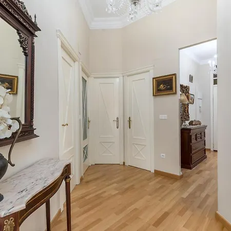 My Loft 4 Gran Via Апартаменты