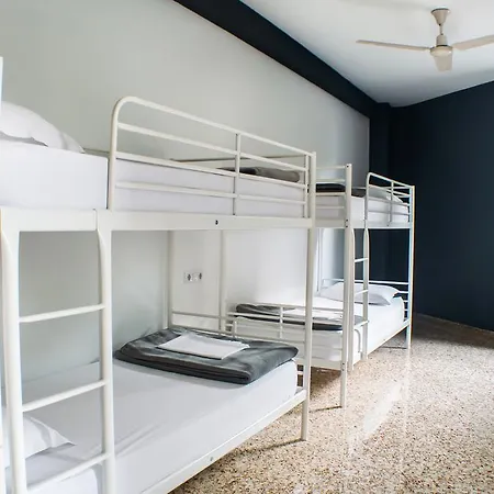 호스텔 Quart Youth & *