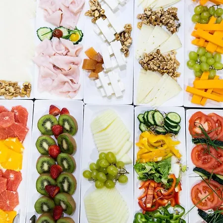 Petit Palace Plaza De La Reina Hotel