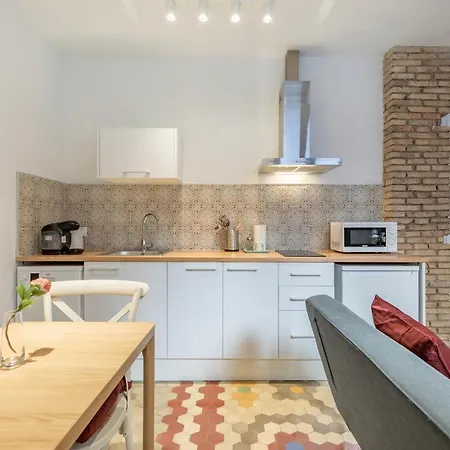 With Antique Floor & Lots Of Sun Light Valencia