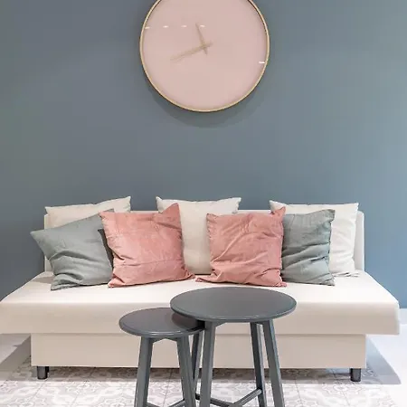 Chic & Comfortable Apartment, Private Terrace