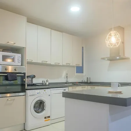 Bright, Brand New & Very Comfortable *