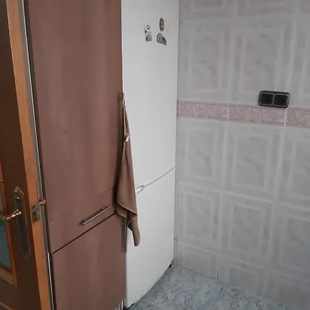 Habitación Pequeña En Piso Compartido Con 2 Adultos Quarto em Acomodações Particulares Valência