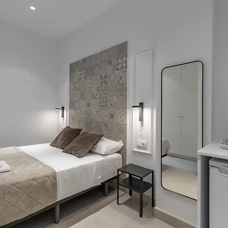 Comfortable Close To Centre Πανσιόν 4*