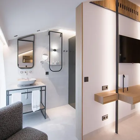 Myr Puerta Serranos Hotell