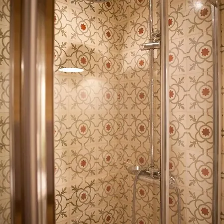 Authentic Charming Apartment/wifi/air Conditioning 公寓