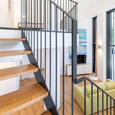 Travel Habitat Alameda Suites. *