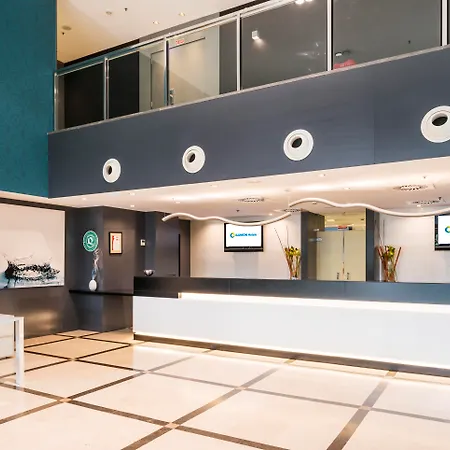 伊鲁尼阿奎拉4号康福特尔酒店 酒店 瓦伦西亚