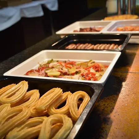 Отель Senator Parque