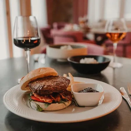 Mate Collection Helen Berger מלון