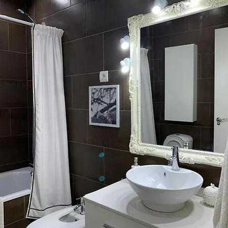 Cozy Luxury Apartments*****. The Center