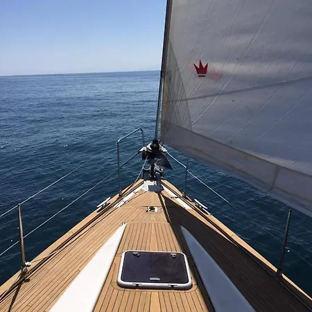An Amazing Experience Enjoy The From A Boat Up To 8 People Дом отдыха *