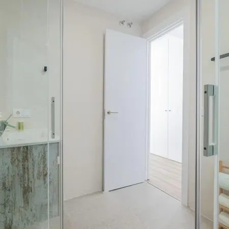 Modern, Stylish With Balcony *