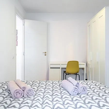 Sunny On Cabanal Beach فالنسيا