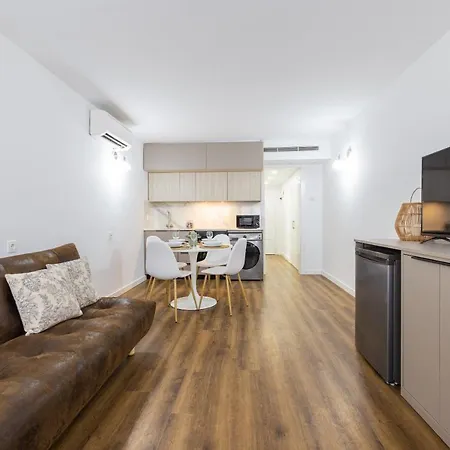 Florit Flats - The Apolo アパート *