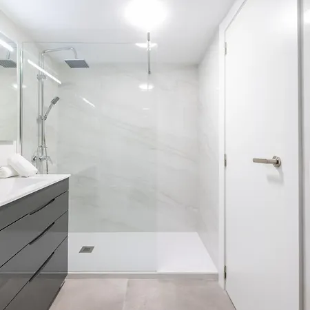 Florit Flats - The Apolo アパート *