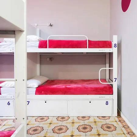 Purple Nest Хостел Валенсия