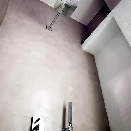 Casita Artista En Edificio Barrio Ruzafa Valence