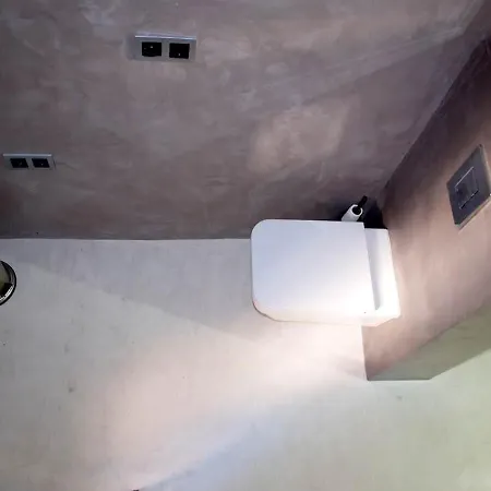 Casita Artista En Edificio Barrio Ruzafa