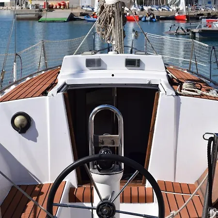 보트호텔 Velero En Puerto De - E&m Boats *