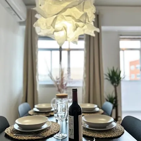 Your Sunny & Spacious Portview *