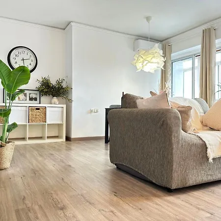 Your Sunny & Spacious Portview *