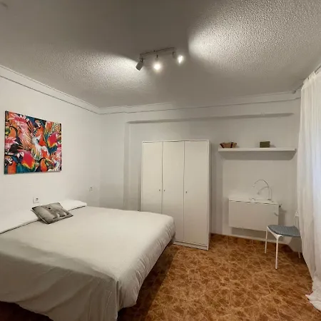 Centro Andando Y Playa Malvarrosa Tranvia 3* Валенсия