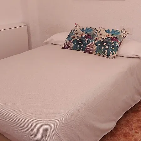 Centro Andando Y Playa Malvarrosa Tranvia 3* Валенсия