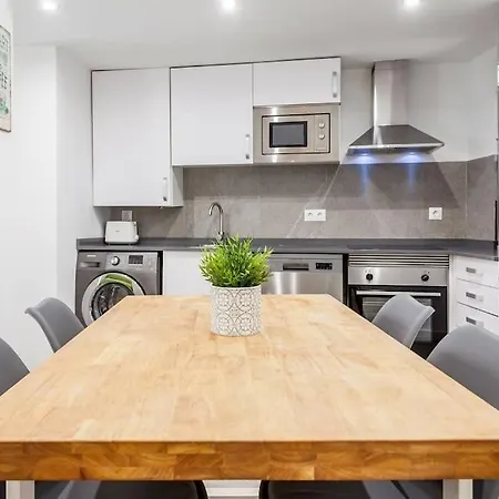 Design & Stylish House In The Center Of