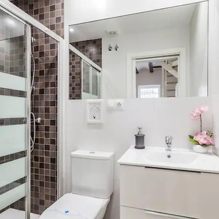 Design & Stylish House In The Center Of Hébergement de vacances Valence