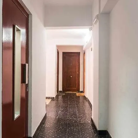 Rualva Flats, Viveros Chic & Valencia
