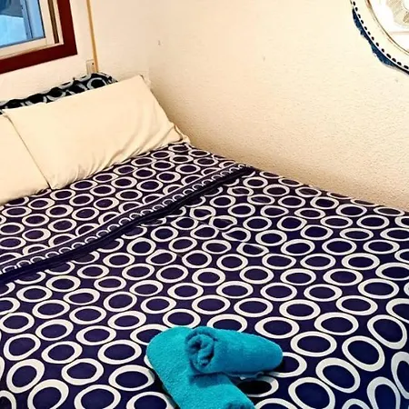 Quarto em Acomodações Particulares Blue Double Private At Front - En La Playa Piso Compartido *