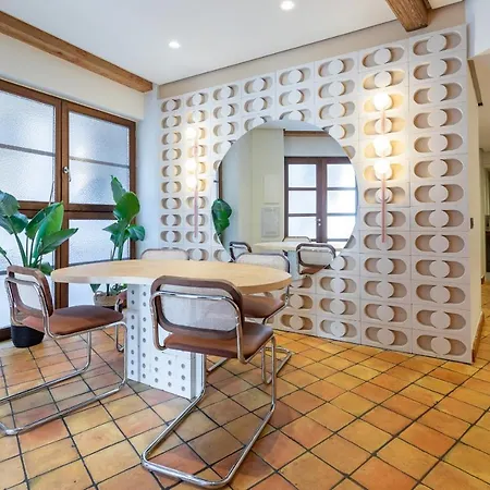 Apartup Market Square Deluxe