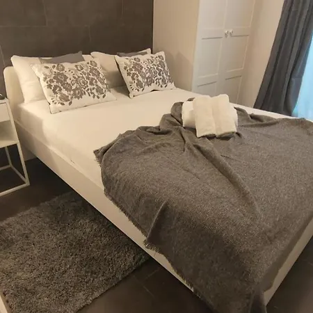 Guest house Small And Cozy - G10 3*