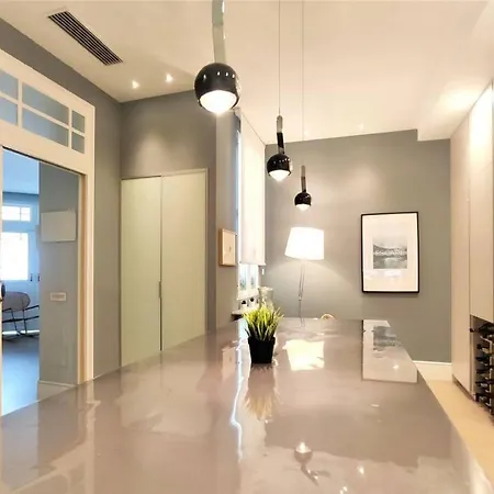 De Lujo Frente Al Mercado Colon. Only Adults Apartament *