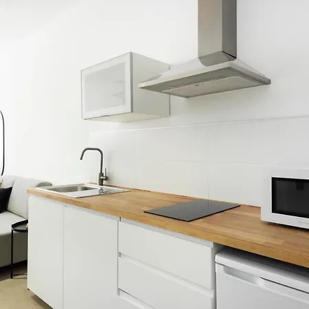 Blanq Marina Suites Aparthotel