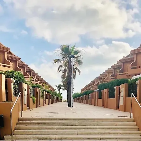 Дом отдыха Adosado En La Playa De El Perellonet Con Piscina, Pista Tenis Валенсия