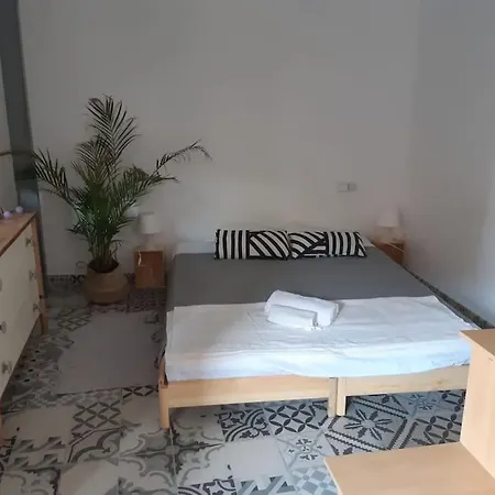 Ruzafa Terrace Oasis: Cozy A/c With Garden Access Apartment