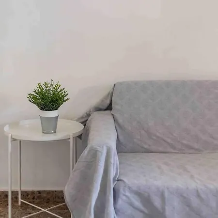 公寓 15 Min. Metro Ride To The Center