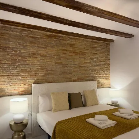 Market - Ciutat Vella, Exclusively For Families - Mid-term Lägenhet