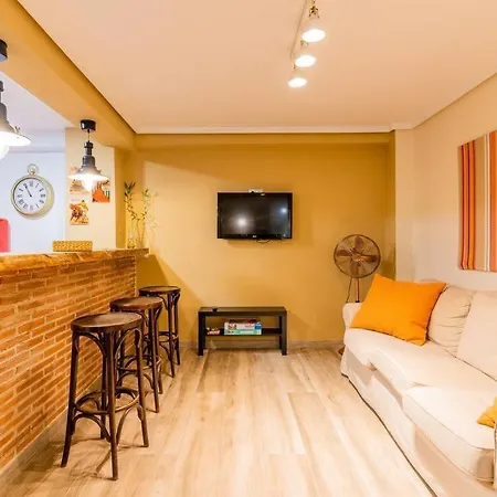 Ciudad Artes Gem: Stylish Near Ruzafa & Apartment *
