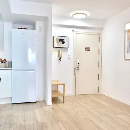 Spacious, Sunny Flat By Of Arts & Sciences *