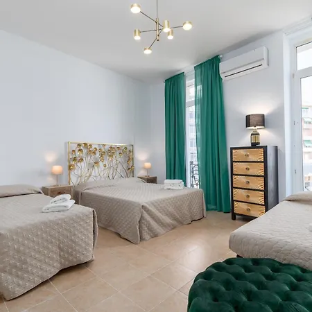 Travel Habitat Port Valencia. *