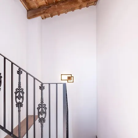 아파트 Spacious Penthouse With Massive Terrace *