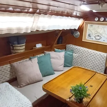 Hotel en barco Juangie *
