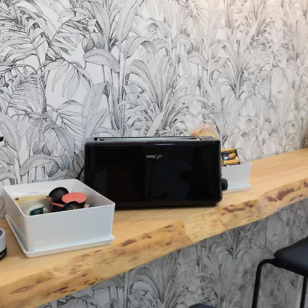 Con Piscina Y Terraza アパート *